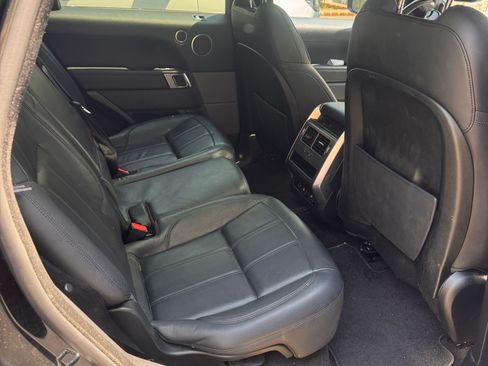 Used 2018 Land Rover Range Rover Sport SE image 6