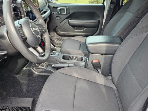 Used 2023 Jeep Gladiator Sport image 5