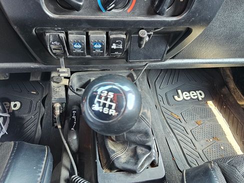 Used 2005 Jeep Wrangler Unlimited image 15