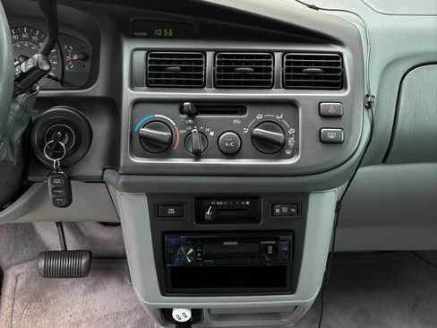 Used 2000 Toyota Sienna XLE FWD image 19