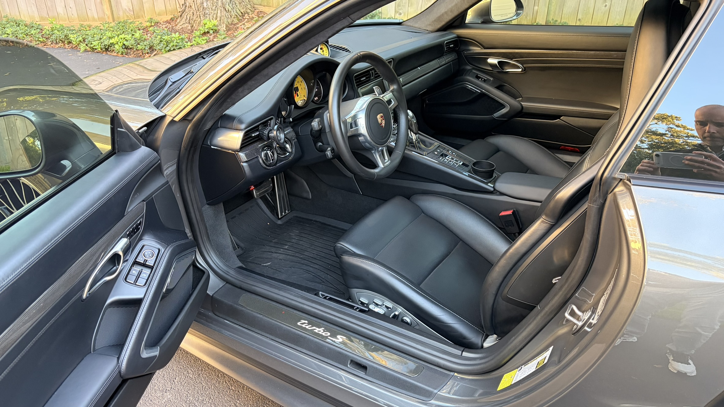Used 2015 Porsche 911 Turbo S AWD/4WD image 18