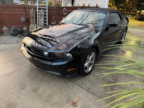 Used 2010 Ford Mustang GT Premium image 12