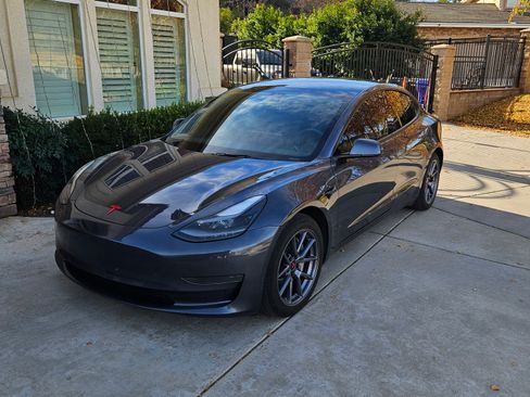 Used 2023 Tesla Model 3 Standard Range image 1