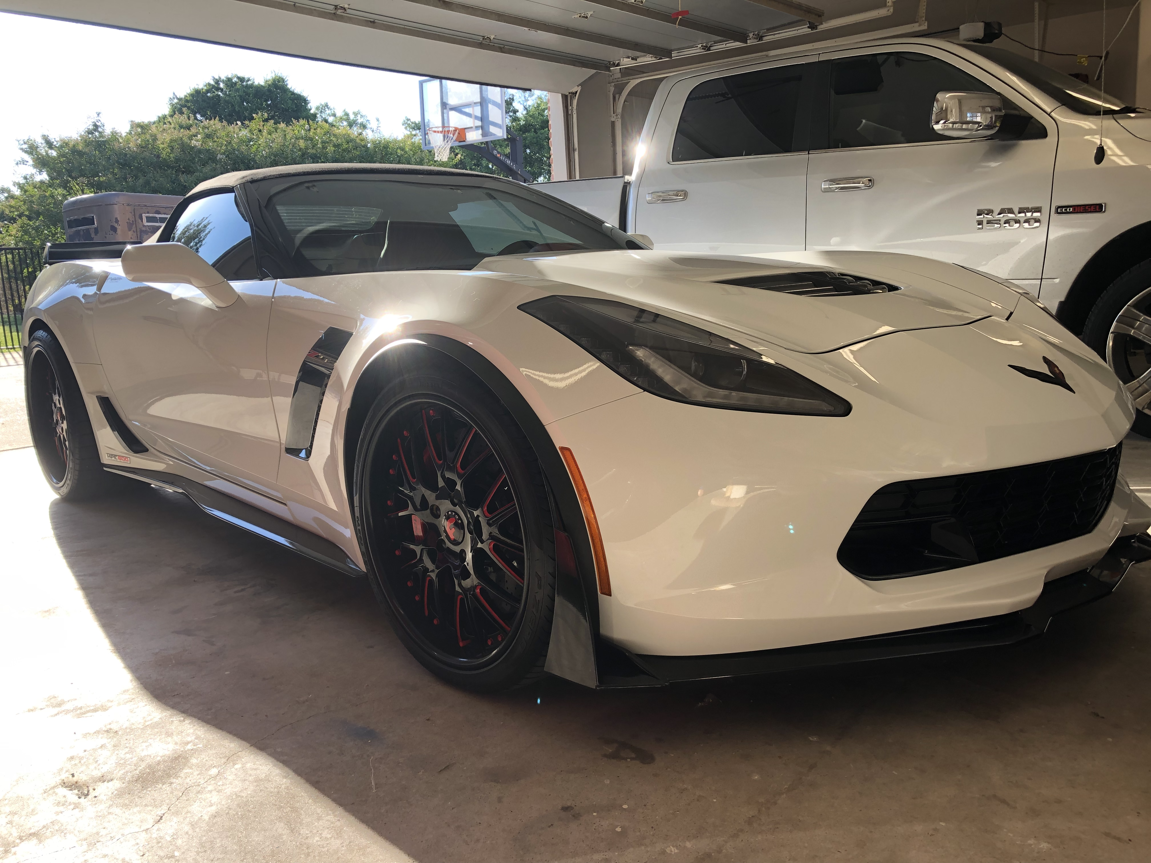 Used 2015 Chevrolet Corvette Z06 w/ 3LZ Preferred Equipment Group RWD image 18