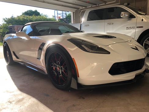Used 2015 Chevrolet Corvette Z06 w/ 3LZ Preferred Equipment Group RWD image 18