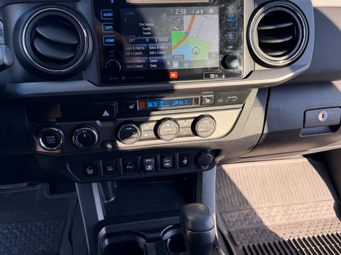 Used 2019 Toyota Tacoma TRD Off-Road image 12