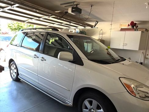Used 2004 Toyota Sienna XLE Limited FWD image 2