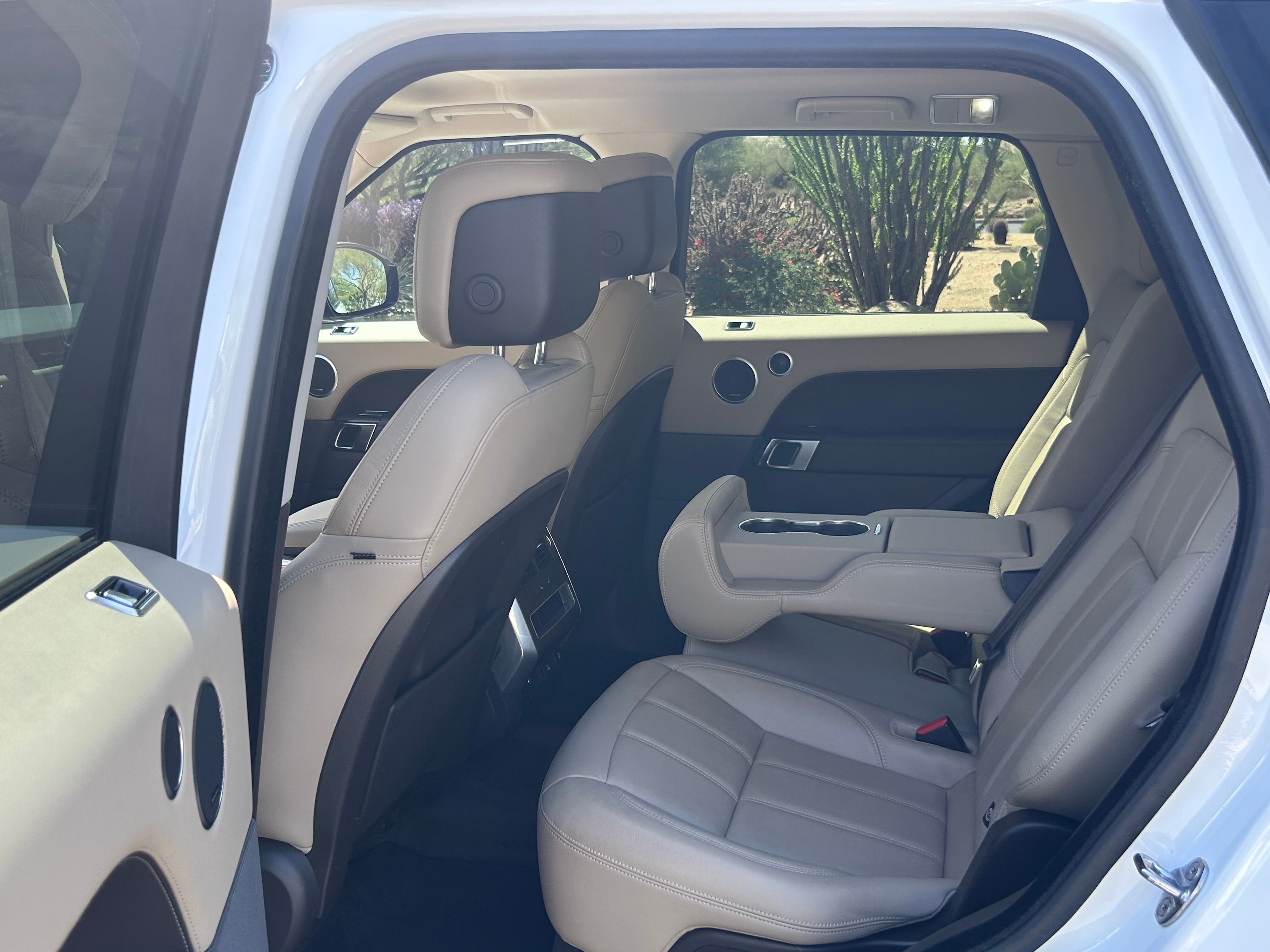 Used 2019 Land Rover Range Rover Sport SE AWD/4WD image 8