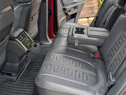 Used 2022 Rivian R1T Launch Edition image 6