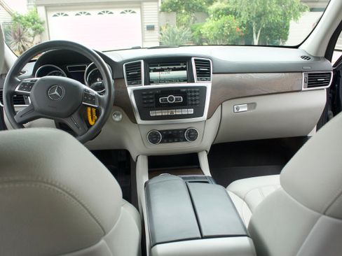 Used 2016 Mercedes-Benz GL 450 4MATIC image 9