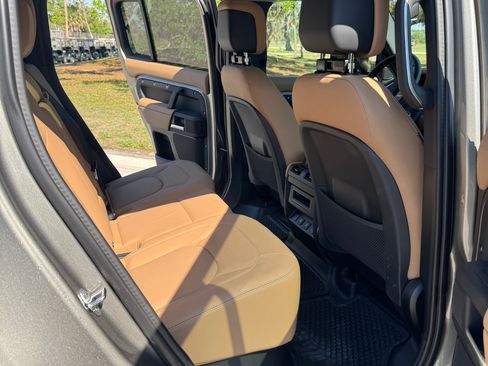 Used 2025 Land Rover Defender 110 S image 9