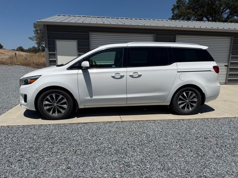 Used 2018 Kia Sedona SX FWD image 4