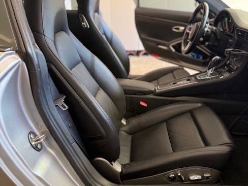 Used 2018 Porsche 911 Turbo image 10