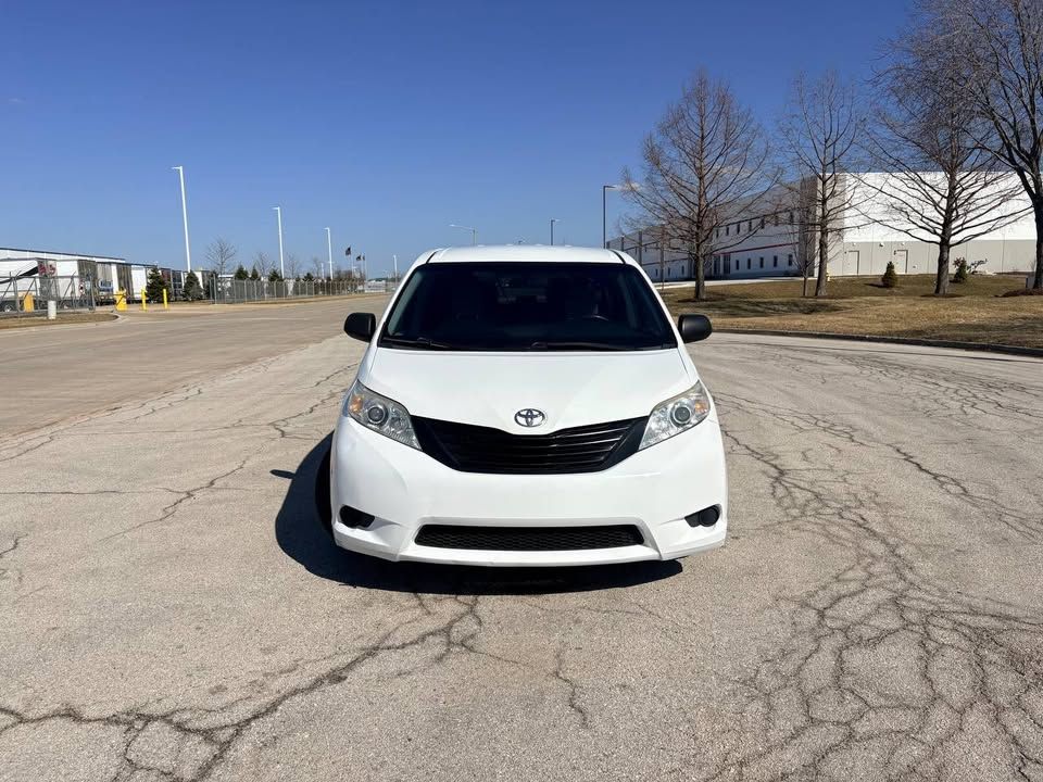 Used 2017 Toyota Sienna L FWD image 4