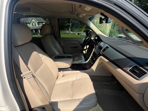 Used 2013 Cadillac Escalade ESV Premium AWD/4WD image 5