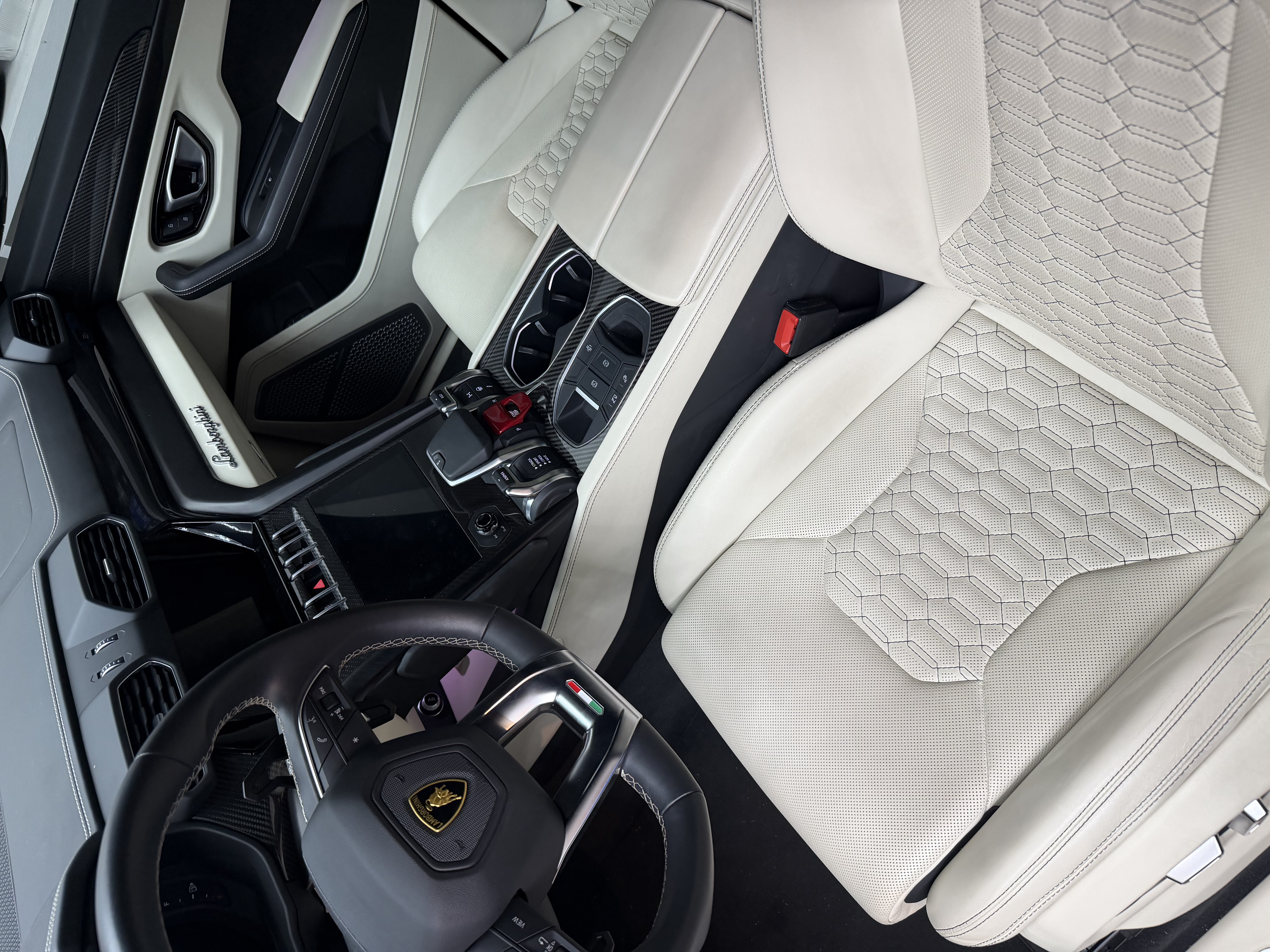 Used 2022 Lamborghini Urus AWD/4WD image 5