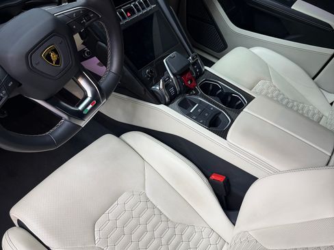 Used 2022 Lamborghini Urus AWD/4WD image 5