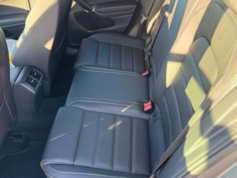 Used 2016 Volkswagen Golf Hatchback Sedan 4D image 9