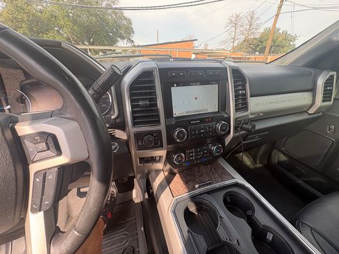 Used 2019 Ford F250 Lariat w/ Lariat Ultimate Package image 13