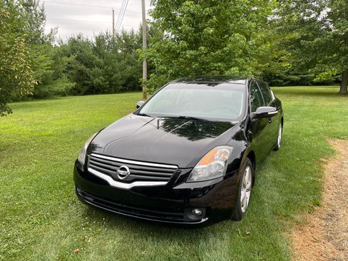 Used 2008 Nissan Altima 3.5 SE w/ Premium Pkg FWD image 2