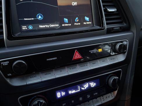 Used 2018 Hyundai Sonata Limited image 11