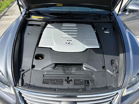 Used 2013 Lexus LS 460 w/ Comfort Pkg RWD image 6