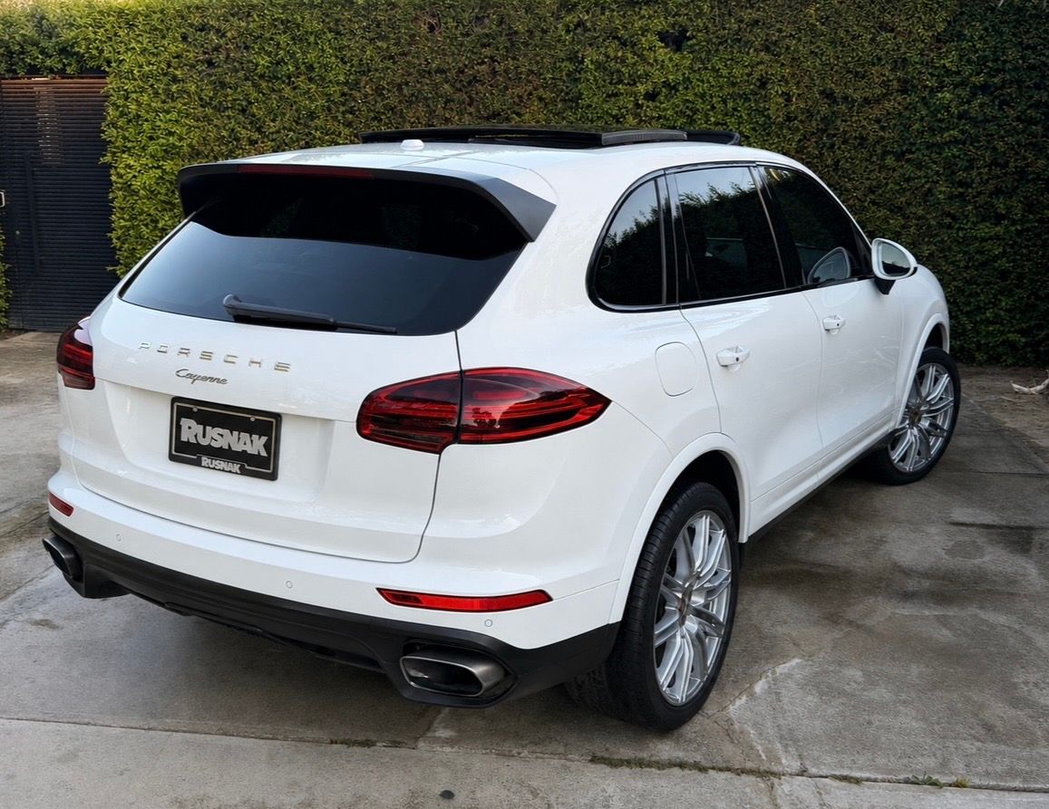 Used 2017 Porsche Cayenne Platinum Edition AWD/4WD image 2
