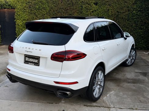 Used 2017 Porsche Cayenne Platinum Edition AWD/4WD image 2