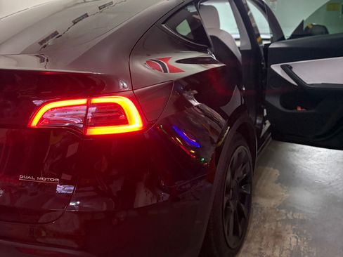 Used 2022 Tesla Model Y Performance image 8