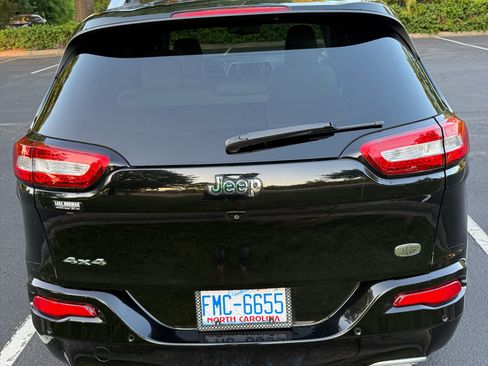 Used 2018 Jeep Cherokee Overland w/ Technology Group AWD/4WD image 5