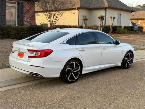 Used 2019 Honda Accord Sport image 5