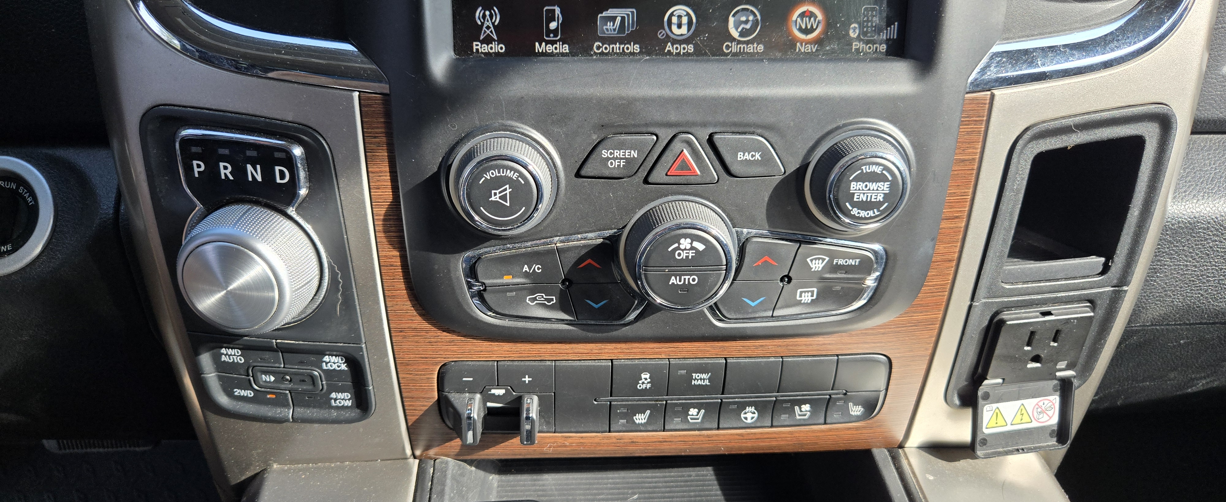 Used 2015 RAM 1500 Laramie AWD/4WD image 10
