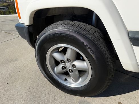 Used 2001 Jeep Cherokee Sport RWD image 8