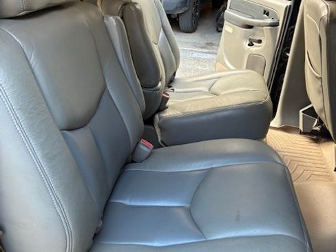 Used 2003 GMC Yukon XL 2500 SLT w/ 1SD Preferred Equipment Group image 11