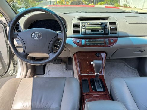 Used 2005 Toyota Camry LE FWD image 18