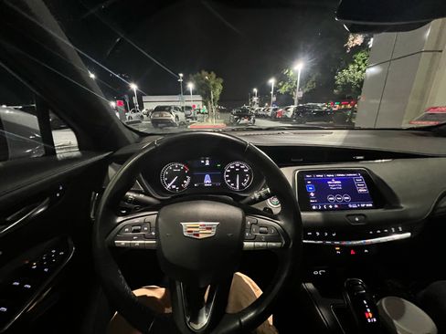 Used 2023 Cadillac XT4 Premium Luxury image 9