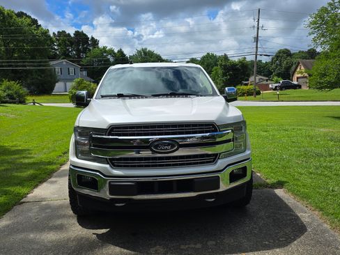 Used 2019 Ford F150 Lariat w/ Equipment Group 502A Luxury AWD/4WD image 2
