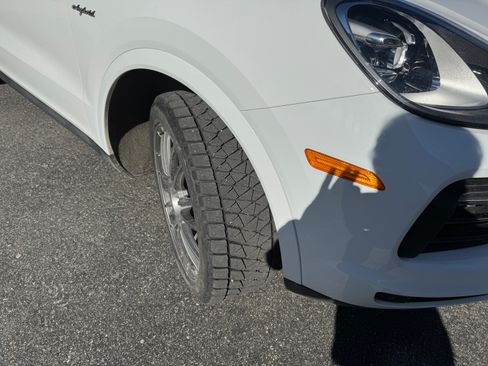 Used 2021 Porsche Cayenne E-Hybrid image 14