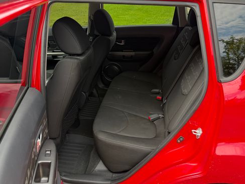 Used 2013 Kia Soul + FWD image 12