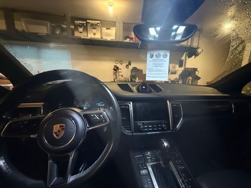 Used 2017 Porsche Macan S image 2