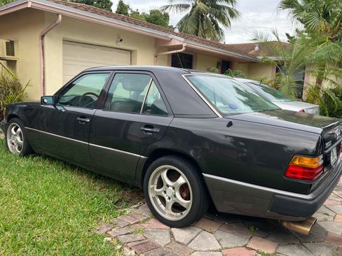 Used 1993 Mercedes-Benz 300 E 2.8 image 2