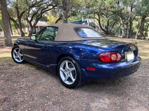 Used 2002 MAZDA MX-5 Miata LS image 2