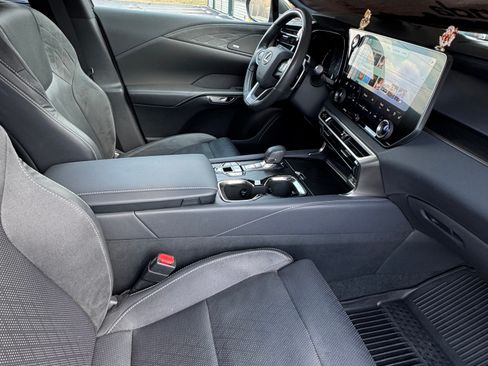 Used 2024 Lexus RX 350 w/ Convenience Package image 9