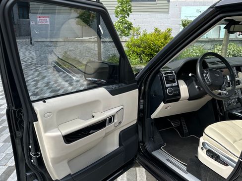 Used 2011 Land Rover Range Rover Supercharged AWD/4WD image 10
