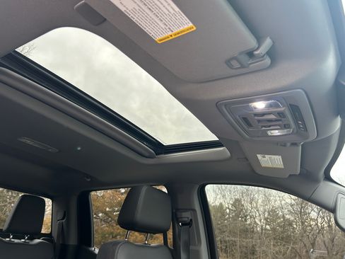 Used 2025 GMC Sierra 1500 SLT w/ SLT Premium Plus Package image 6