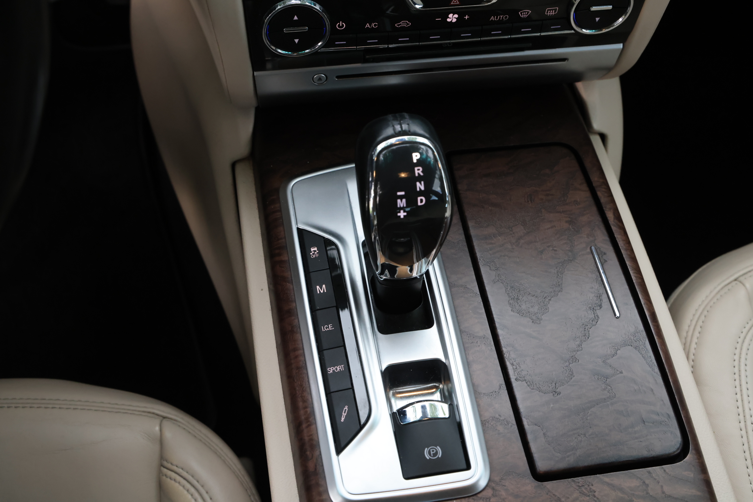 Used 2014 Maserati Quattroporte GTS RWD image 21