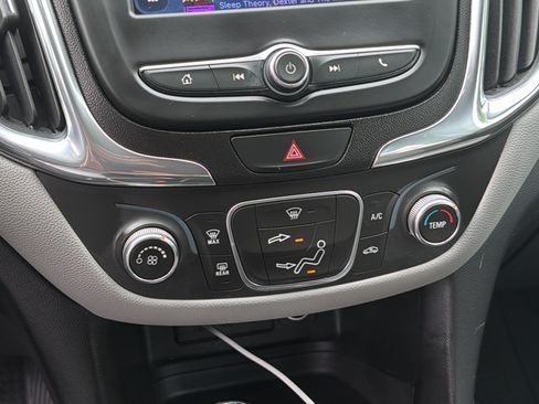 Used 2020 Chevrolet Equinox LS w/ LPO, Floor Liner Package FWD image 14