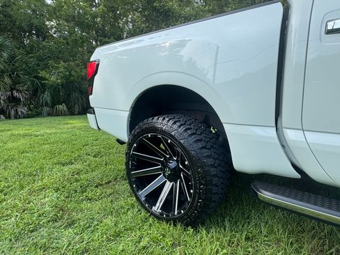 Used 2020 Nissan Titan SL w/ Moonroof Package AWD/4WD image 8