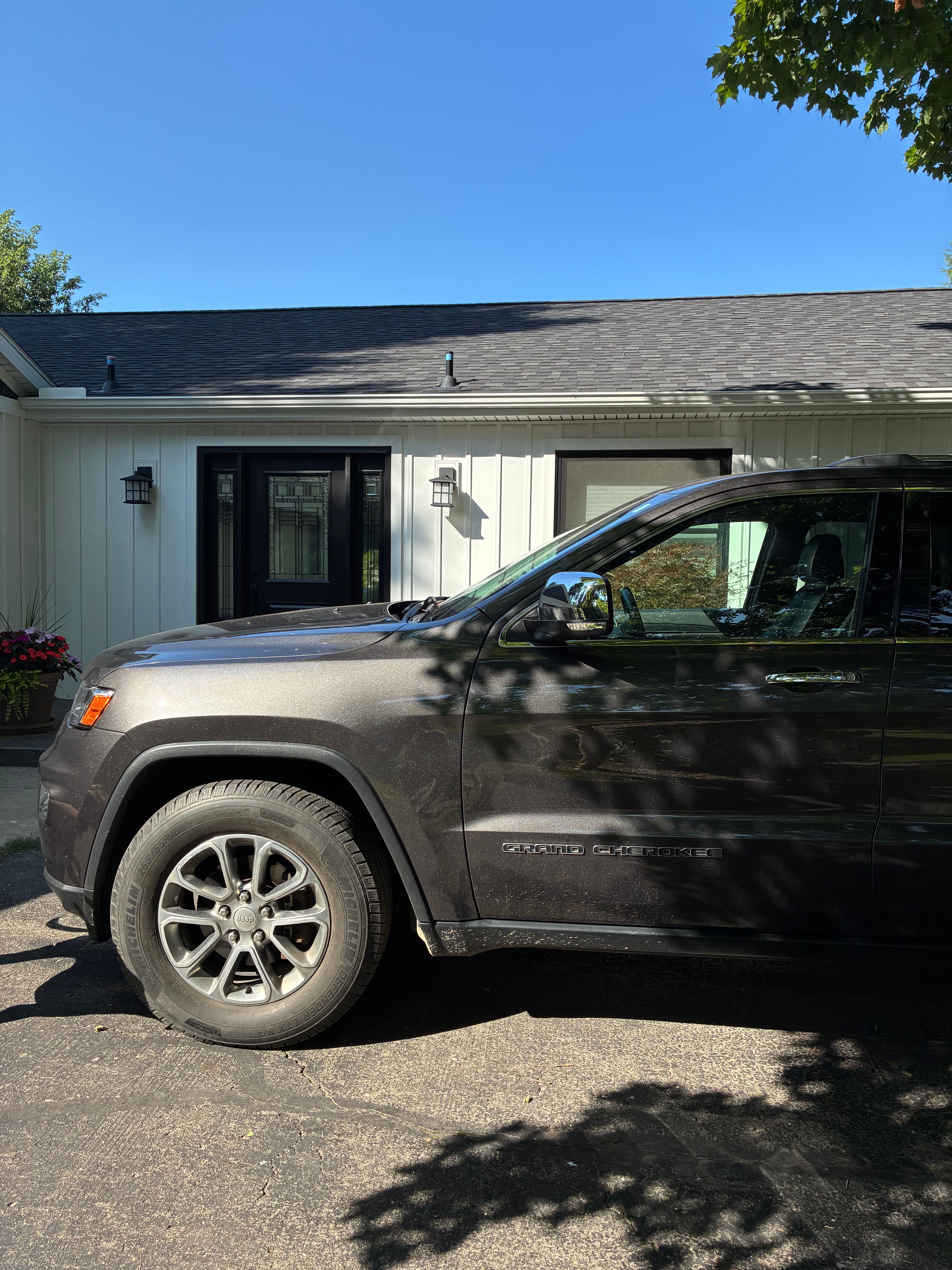 Used 2019 Jeep Grand Cherokee Limited AWD/4WD image 14
