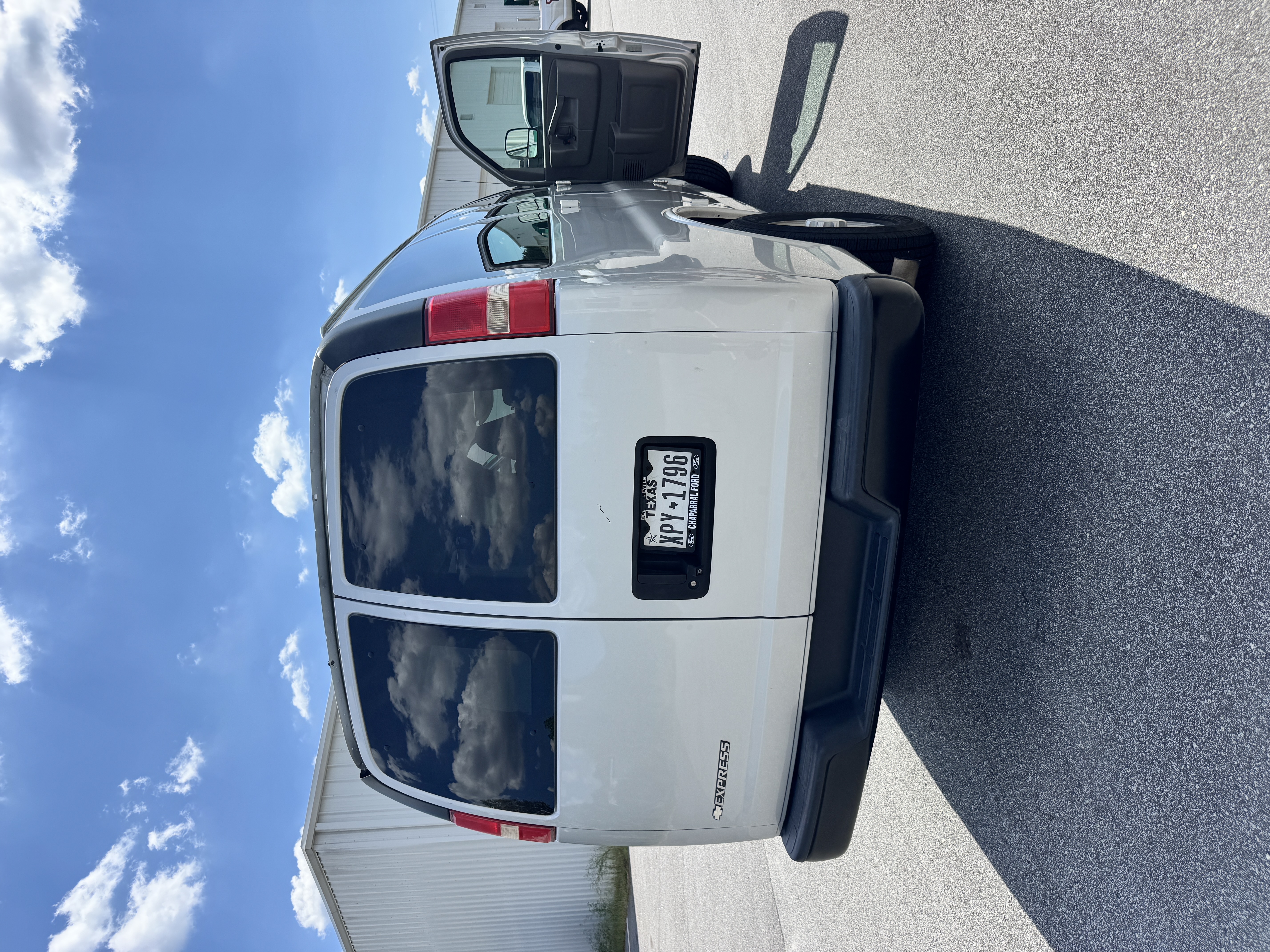 Used 2017 Chevrolet Express 2500 LS RWD image 10